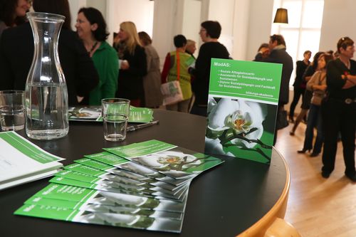  (c) fotodienst/Katharina Schiffl - Wien, am 8.10.2012 - Die bildungs-akademie informiert im Rahmen einer Eröffnungsfeier über den Start des ersten Lehrgangs ihrer 