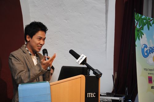 Güssing Renewable Energy hat am Freitag auf Burg Güssing die deutschsprachige Version des Facebook-Spiels Great King City vorgestellt. Im Bild: Koson Sapprasert