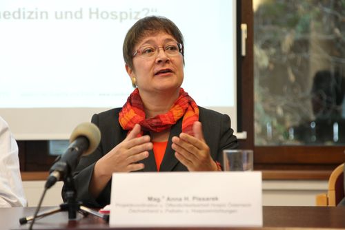 im Bild: Mag. Anna H. Pissarek, Projektkoordination und Öffentlichkeitsarbeit Hospiz Österreich, Dachverband von Palliativ- und Hospizeinrichtungen