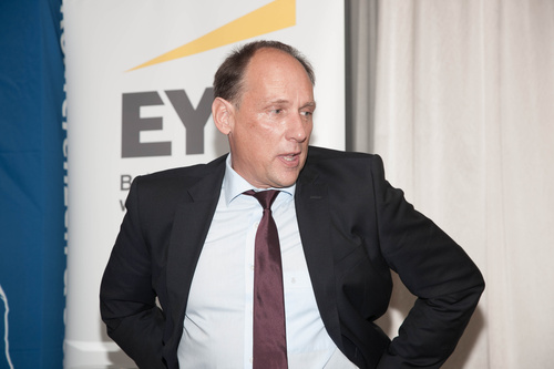 Im Rahmen des 3. Confare Swiss CIO & IT-Manager Summits wurde Ursula Soritsch-Renier, Konzern-CIO von Sulzer mit dem CIO AWARD 2014 als bester IT-Manager der Schweiz ausgezeichnet.