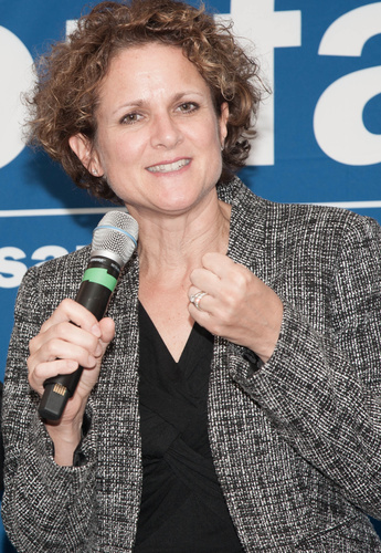 Im Rahmen des 3. Confare Swiss CIO & IT-Manager Summits wurde Ursula Soritsch-Renier, Konzern-CIO von Sulzer mit dem CIO AWARD 2014 als bester IT-Manager der Schweiz ausgezeichnet.