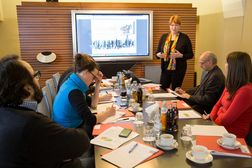  (c) fotodienst/Anna Rauchenberger - Wien, am 12.02.2013 –  Jahrespressekonferenz des Werberat 2012 Die Selbstregulierung der kommerziellen Kommunikation hat im vergangnenen Jahr eine weiteren Qualitäts- und vor allem Vertrauensaufschwlung erhalten. Parameter hierfür sind die Qualität der Arbeit der Werberäte, die Überarbeitung des Selbstbeschränkungskodex mit dem Schwerpunkt „Kinder“ und „Gewalt“ oder mit der Einführung des Pro-Ethik-Siegels der Werbewirtschaft. FOTO: Dr. Gabriele Stanek, Werberätin.: