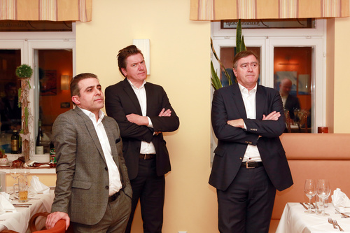 Im Bild: v.l.n.r. Güner Ayaz (AY-KA Bau GmbH) und die Rechtsanwälte Mag. Martin Unger und Dr. Anton Draskovits