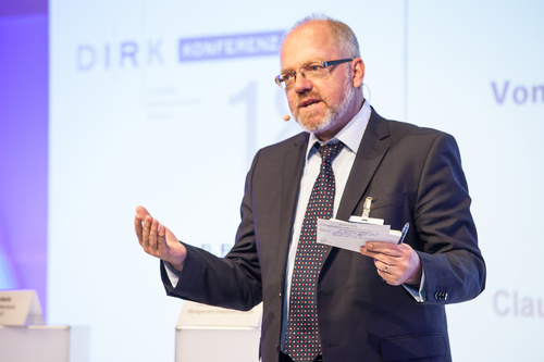 Foto: Moderator, Claus Döring, Börsen Zeitung