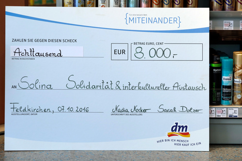 Die dm Filiale Feldkirchen veranstaltete einen Flohmarkt zugunsten ihres (miteinander)-Projekts SOLINA. Auf die Kunden warteten tolle Produkte aus dem dm Sortiment. Der Erlös kam gänzlich SOLINA zugute. 
Im Zuge dessen wurde SOLINA, von dm -Drogeriemarkt auch ein Scheck in Höhe von 8.000 Euro überreicht. Die Freude war groß.