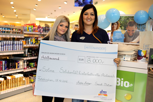 Die dm Filiale Feldkirchen veranstaltete einen Flohmarkt zugunsten ihres (miteinander)-Projekts SOLINA. Auf die Kunden warteten tolle Produkte aus dem dm Sortiment. Der Erlös kam gänzlich SOLINA zugute. 
Im Zuge dessen wurde SOLINA, von dm -Drogeriemarkt auch ein Scheck in Höhe von 8.000 Euro überreicht. Die Freude war groß.