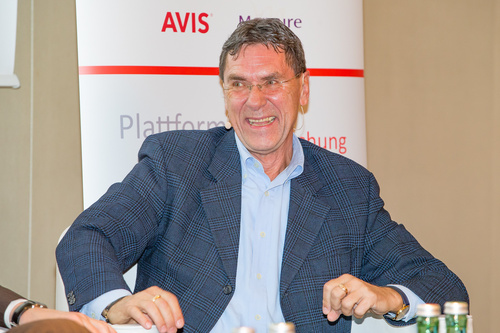 Der Travel Industry Club Austria diskutierte am Vorabend der Ferien-Messe Wien über die Faszination von Alpenreisen und Kreuzschifffahrten. Im Bild: Univ.Prof. Dr. Kurt R. Luger von der Universität Salzburg.