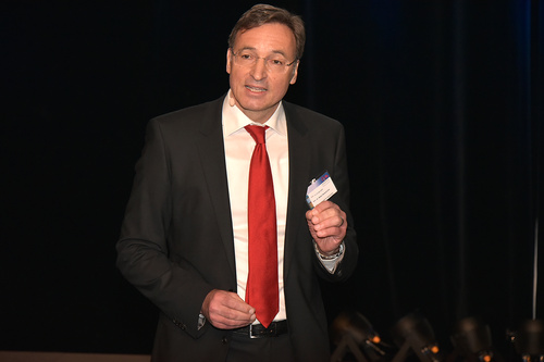 Das 11. ÖVM-Forum des Österr. Versicherungsmaklerrings wurde am 11. April 2018 im Linzer Design-Center mit über 600 Teilnehmer/innen eröffnet. Im Bild: Der Grazer Rechtsanwalt Walter Niederbichler.
