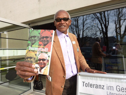 Der große afrikanische Dichter und Bürgerrechtler Enoh Meyomesse aus Kamerun kam am 15. November 2015 zu einer Literarischen Matinée ins Toleranzzentrum Fresach (Kärnten). Er wurde erst im Frühjahr aus der Haft entlassen. Begleitet wurde er von den Lyrikerinnen Philo Ikonya aus Kenya und Ishraga Mustafa Hamid aus dem Sudan.