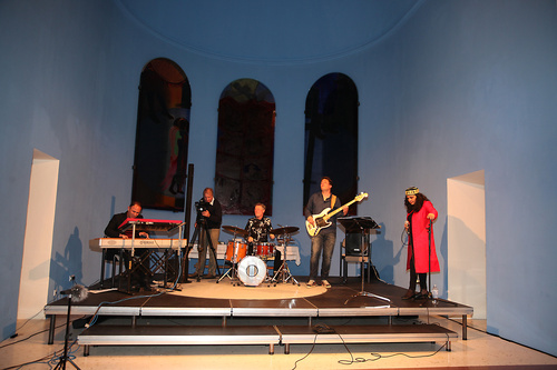  Karen Asatrian mit Band