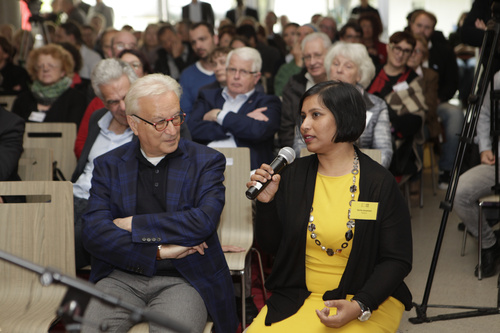 Dr. Hannes Swoboda (Denk.Raum.Fresach) und Sarita Jenamani (Schriftstellerin)