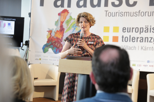 Das erste Tourismusforum im Rahmen der Europäischen Toleranzgespräche am 16. Mai 2018 im Hotel Holiday Inn Villach war der Suche nach dem Paradies in Europa und darüber hinaus gewidmet. Im Bild: Trendforscherin Birgit Gebhardt.