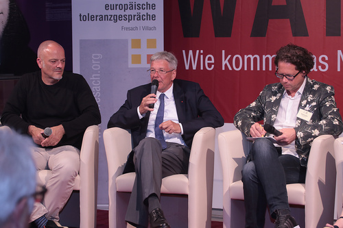 Das Wirtschaftsforum der Europäischen Toleranzgespräche in Fresach war auch 2022 wieder hochkarätig besetzt. Im Bild v.l.n.r. CoCreation-Profi Georg Michalik, Landeshauptmann Peter Kaiser, Moderator Roland Gruber.