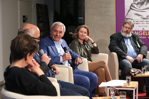 Volles Haus in Fresach: Die 10. Europ. Toleranzgespräche wurden am Donnerstag in der evangelischen Kirche feierlich eröffnet und danach im Toleranzmuseum fortgesetzt. Im Bild v.l.n.r. Philosophin Alice Pechriggl, Demokratieforscher Günther Ogris, Peter Fritz (ORF), Medienethikerin Larissa Krainer und Informatik-Philosoph Peter Reichl.