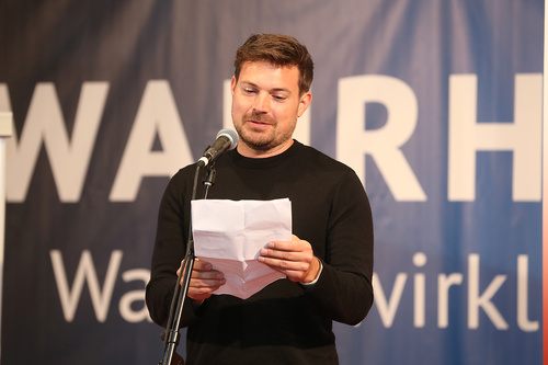 Mit dem traditionellen Poetry Slam gingen die Europäischen Toleranzgespräche Freitag abend ins Finale. Im Bild: Daniel Wagner aus Lörrach.