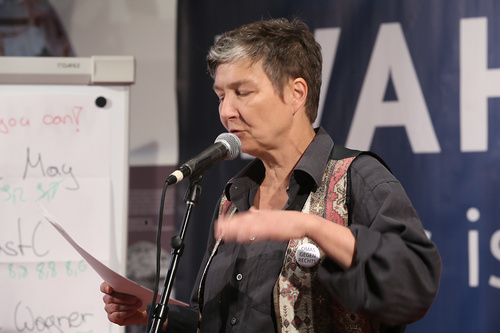 Mit dem traditionellen Poetry Slam gingen die Europäischen Toleranzgespräche Freitag abend ins Finale. Im Bild: Christine Teichmann aus Wien.