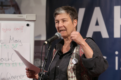 Mit dem traditionellen Poetry Slam gingen die Europäischen Toleranzgespräche Freitag abend ins Finale. Im Bild: Christine Teichmann aus Wien.