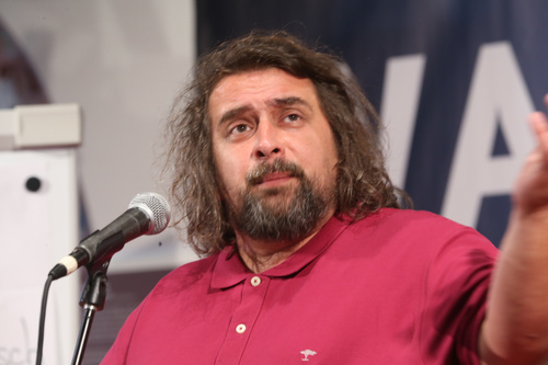 Mit dem traditionellen Poetry Slam gingen die Europäischen Toleranzgespräche Freitag abend ins Finale. Im Bild: Mario Tomic aus Graz.