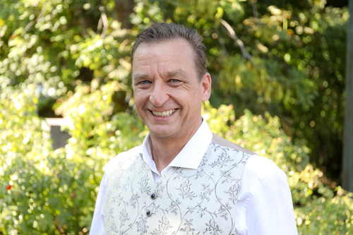  CEO Oliver Hendrich und CIO Wolfgang Breitenseher begrüßen in der IT-Friends Ehrenloge zahlreiche Geschäftspartner und Kunden.