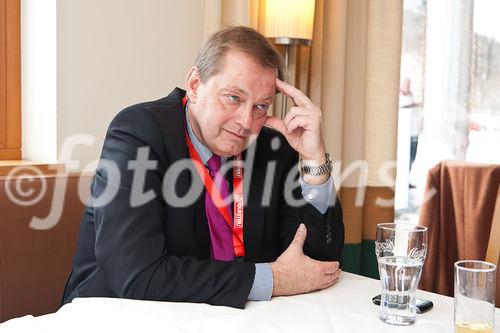 (C) fotodienst / Johannes Hloch
Altlengbach, 25.01.2011.
Bereits zum sechsten Mal findet die Quester-Akademie im Lengbacherhof statt. In einer spannenden Mischung aus Vorträgen, Workshops und Produktschulungen können sich die Quester-Mitarbeiter weiterbilden und untereinander vernetzen.
am Bild: DI Ulrich Paulmann, GF Quester GmbH