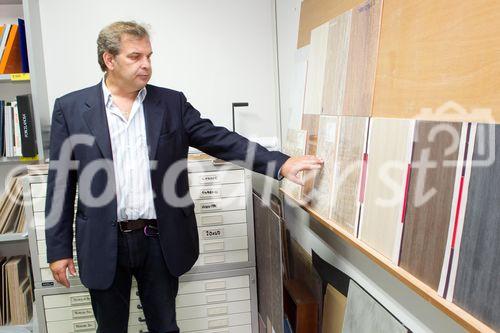 (C)fotodienst/Anna Rauchenberger -  Bologna und Imola, Italien, 16.09.2010 -  Der 'Designbeirat' des Baustoffhandels Quester, bestehend aus Kunden und Mitarbeitern von Quester, reiste nach Bologna und Imola, Italien, um sich über die aktuellsten Entwicklungen und Trends im Bereich Fliesen zu erkundigen. FOTO: Besichtigung des Werks von Idea Ceramica