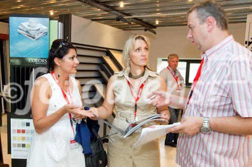 (C)fotodienst/Anna Rauchenberger -  Bologna und Imola, Italien, 16.09.2010 -  Der 'Designbeirat' des Baustoffhandels Quester, bestehend aus Kunden und Mitarbeitern von Quester, reiste nach Bologna und Imola, Italien, um sich über die aktuellsten Entwicklungen und Trends im Bereich Fliesen zu erkundigen. FOTO: Besichtigung des Werks von Idea Ceramica