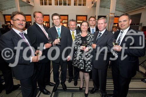 (c) fotodienst / Johannes Brunnbauer |Verleihung des Staatspreises für Architektur und Nachhaltigkeit des Lebensministeriums. 
Im Bild v.l.n.r.: Johann Herold, Wienerberger, Ulrich Paulmann, Quester, Mag. Herbert Klawatsch, Wienerberger, Hermann Weiß, Wienerberger, Ursula Ottawa, Quester, Bernd Landsmann, Knauf, Franz Hartmann, Isover, Daniel Domini, Isover