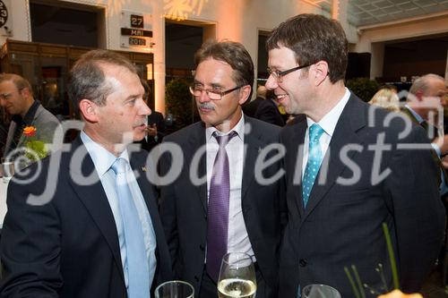(c) fotodienst / Johannes Brunnbauer |Verleihung des Staatspreises für Architektur und Nachhaltigkeit des Lebensministeriums. 
Im Bild v.l.n.r.: Peter Kröpfl, Quester, Ing. Johann Herold und Mag. Herbert Klawatsch, beide Wienerberger
