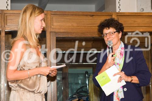 (c) fotodienst / Johannes Brunnbauer |Verleihung des Staatspreises für Architektur und Nachhaltigkeit des Lebensministeriums. 
Im Bild: Dr. Regina Prehofer, BAWAG, mit Moderatorin Gabriela Hegedüs