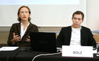 (C) fotodienst/Anna Rauchenberger - Wien, 26.11.2008 - Anlässlich des internationalen Kongress 'Advanced Retinal Therapy' in Wien diskutieren Experten die neuesten Entwicklungen aus allen Bereichen der Augenheilkunde. FOTO v.l.: Univ.-Prof. Dr. Ursula Schmidt-Erfurth (Vorstand der Universitätsklinik für Augenheilkunde und Optometrie, Wien), Dr. Matthias Bolz (Universitätsklinik für Augenheilkunde und Optometrie, Wien)