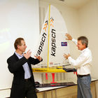 (C) fotodienst/Anna Rauchenberger - Wien, 6.10.2008 -  Österreichischer Extremsegler startet mit Partner Kapsch bei der härtesten Einhandregatta der Welt, der Vendée Globe 2008. FOTO v.l.: Mag. Georg Kapsch (Vorstandsvorsitzender der Kapsch TrafficCom AG), Norbert Sedlacek (Extremsegler)