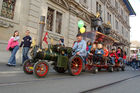 Der Dampflok-Zug am Züri-Mobil-Fest vor dem Rathaus soll das Umweltbewusstsein der Bevölkerung schärfen und alternative Energien sowie Mobilititätsformen aufzeigen. Zumindest begeisterte diese nostalgiosche Dampflok die Kinder und Bahnliebhaber