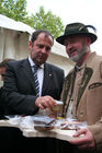 Genußregion Burgenland, Podersdorf 19.9.2008, Landwitrtschaftsminister Josef Pröll, pannonischer Schweinezüchter