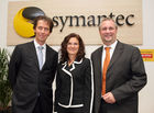 (C) fotodienst/Anna Rauchenberger - Wien, 17.09.2008 - Symantec bietet Unternehmen die notwendigen Lösungen für die Bedrohungslagen in der vernetzten Welt und präsentiert die globale Positionierung von Symantec sowie Strategie in Österreich und Osteuropa. FOTO v.l.:  Peter Geytenbeek (Geschäftsführer Symantec Österreich), Evelyn Blaha (Leiterin Channel Sales), Alexander Paral (Leiter Symantec Systems Engineering)