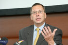 (C) fotodienst/Anna Rauchenberger - Wien, 16.9.2008 - Public Health: Verhütung und mehr - die neue 24/4-Tage Pille. FOTO:  Univ.-Prof. Dr. med. René Wenzl (Oberarzt an der Universitätsklinik für Frauenheilkunde Wien)