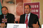 Auszeichnung neuer Genussregionen in Oberösterreich.FOTO v.li:  Dr. Josef Stockinger (Agrar Landesrat Öberösterreich), Josef Pröll (Landwirtschaftsminister) (C)fotodienst/imanufaktur