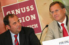 Auszeichnung neuer Genussregionen in Oberösterreich. FOTO v.li: Josef Pröll (Landwirtschaftsminister), Heinz Pöttinger (Geschäftsführer Pöttinger Landtechnik). (C)fotodienst/imanufaktur