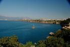 Türkei, Antalya, Türkische Riviera, Aussicht vom Manavgat Wasserfall zum Konyaalti-Strand mit Sicht auf die Berge. Personen, Sehenswürdigkeit. Turkey, Antalya-city,view from the Manavgat waterfall along the coast-line with the mountains, ocean, Konyaalti-beach, people