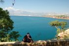 Lovers in the park at the old town of Antalya with a spectacular view to the mountains on the other side of the Bay. Liebespaar im Park in der Altstadt von Antalya mit fantastischem Ausblick über die Bucht, das Meer und mit Sicht in die Berge