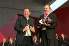 (C) fotodienst/Anna Rauchenberger - Grafenegg, 16.08.2008 - Siegerehrung der Pflüger WM in Grafenegg. Der Zweitplatzierte Yves Thievon aus Frankreich mit Bundesminister Josef Pröll.