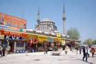 Kayseri, Kappadokien: Einkaufsstrasse und Moschee. shopping-street and mosque of Kayseri, Turkey