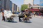 Kayseri, Kappaodokien: Mit Hab und Gut unterwegs zum Markt. Turkish people with all their belongings on their way