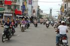 Das Chaos im vietnamesichen Verkehrsreglement führt zu über 1000 Verkehrstoten jährlich. The chaos and no rules costs more than thousand people every year his life