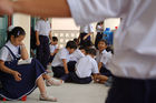 Vietnamesische Schüler einer Schule in Nha Trang in der PAuse. Vietnames schoolkids