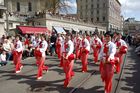 Schweiz, Zürich, Volksfest, Sechseläuten, Zünfte, Kinder-Umzug, Parade, Brauchtum, Kostüme, Folklore, Trommler, Musikanten, Handwerker, Ausländer, Chinesen, Integration, Immigranten, Toleranz, Multikulti, Flüchtlinge, Völker, Personen, AsiatenMenschenmengen, Zuschauer, Migration, Einbürgerung,
Switzerland, Zürich, Sechseläuten-celebration, ceremony, folklore, tradition, costumes, children, immigrants, chinese, asian peopleintegration, masses of people, 
