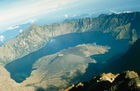 Kratersee des dritthöchsten indonesischen Vulkans auf der Insel Lombok. crater-lake at the 3rd biggest mountain in Indonesia on the Island Lombok next to Bali