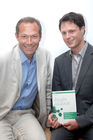 Autor Alexander Beck präsentiert neues Google AdWords FachbuchFoto v.li: Dr. Karl Pall (Country Manager Google Austria); Alexander Beck (Online-Marketing Berater, AdWords Spezialist)©fotodienst/Nadine Bargad