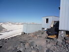 Botschki Container Hütten auf 3700 m, der Gondel-Bergstation: einfach, aber gemütlich und warm.