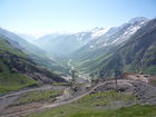 Blick von der Mittelstation am Elbrus hinunter ins obere Baksantal. Das landschaftlich außerordentlich attraktive Tal ist etwa 100 km lang.