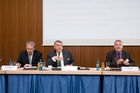 Prof. Dr. Klaus Mangold, Vorsitzender des Ost-Ausschusses der Deutschen Wirtschaft; Dr. Rainer Geiger, stv. Direktor, Finanz- und Unternehmensfragen, OECD, 
Wladimir P. Matwejew, Leiter Handels- und Wirtschaftsbüro bei der Botschaft der Russischen Föderation 